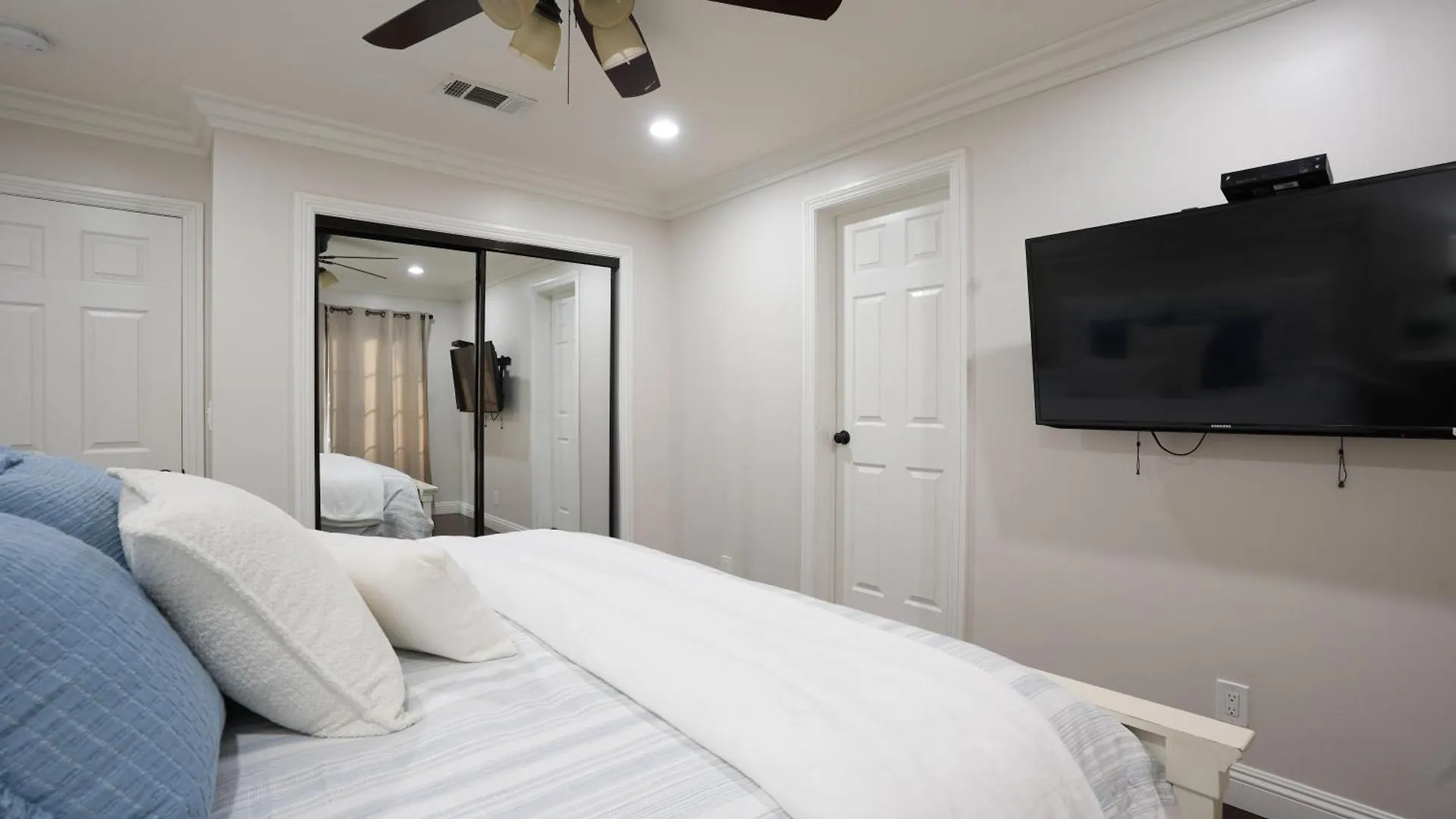 Destination #22 Villa Anaheim